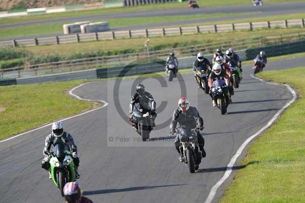 Mallory park Leicestershire;Mallory park photographs;Motorcycle action photographs;event digital images;eventdigitalimages;mallory park;no limits trackday;peter wileman photography;trackday;trackday digital images;trackday photos