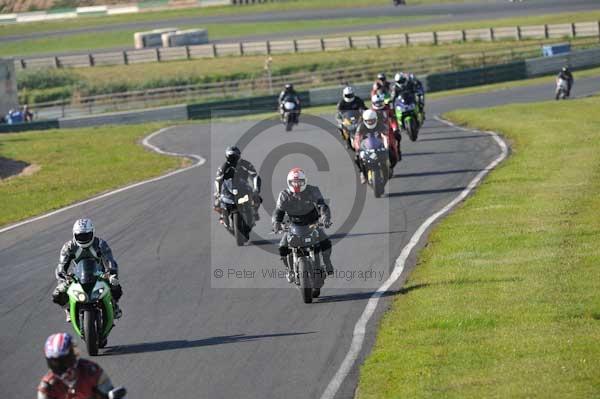 Mallory park Leicestershire;Mallory park photographs;Motorcycle action photographs;event digital images;eventdigitalimages;mallory park;no limits trackday;peter wileman photography;trackday;trackday digital images;trackday photos