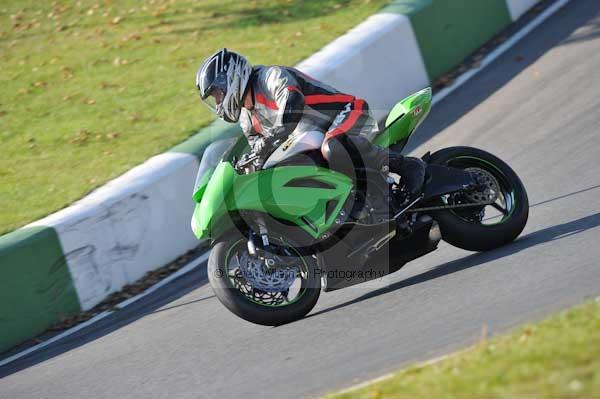 Mallory park Leicestershire;Mallory park photographs;Motorcycle action photographs;event digital images;eventdigitalimages;mallory park;no limits trackday;peter wileman photography;trackday;trackday digital images;trackday photos