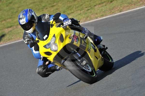 Mallory park Leicestershire;Mallory park photographs;Motorcycle action photographs;event digital images;eventdigitalimages;mallory park;no limits trackday;peter wileman photography;trackday;trackday digital images;trackday photos