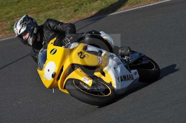 Mallory park Leicestershire;Mallory park photographs;Motorcycle action photographs;event digital images;eventdigitalimages;mallory park;no limits trackday;peter wileman photography;trackday;trackday digital images;trackday photos