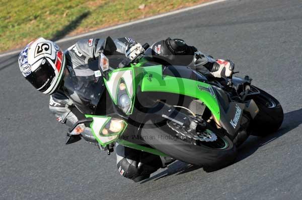 Mallory park Leicestershire;Mallory park photographs;Motorcycle action photographs;event digital images;eventdigitalimages;mallory park;no limits trackday;peter wileman photography;trackday;trackday digital images;trackday photos