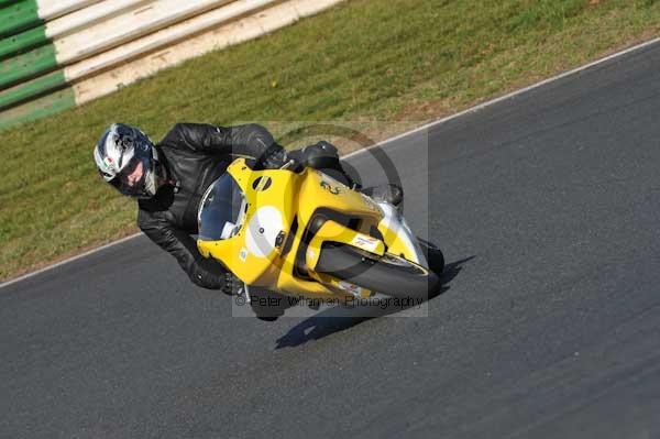Mallory park Leicestershire;Mallory park photographs;Motorcycle action photographs;event digital images;eventdigitalimages;mallory park;no limits trackday;peter wileman photography;trackday;trackday digital images;trackday photos