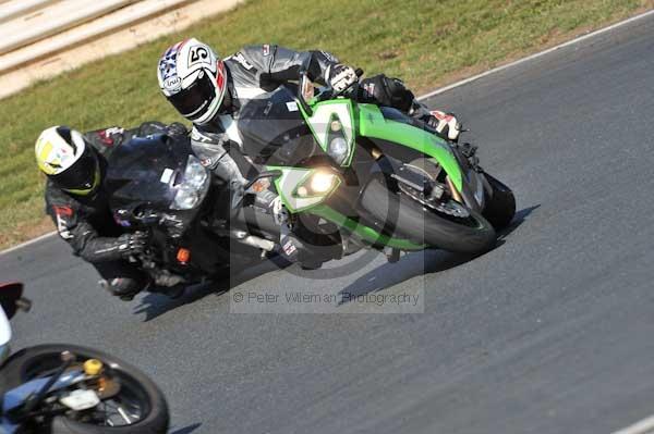 Mallory park Leicestershire;Mallory park photographs;Motorcycle action photographs;event digital images;eventdigitalimages;mallory park;no limits trackday;peter wileman photography;trackday;trackday digital images;trackday photos