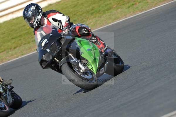 Mallory park Leicestershire;Mallory park photographs;Motorcycle action photographs;event digital images;eventdigitalimages;mallory park;no limits trackday;peter wileman photography;trackday;trackday digital images;trackday photos