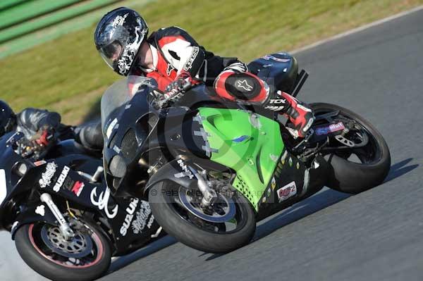 Mallory park Leicestershire;Mallory park photographs;Motorcycle action photographs;event digital images;eventdigitalimages;mallory park;no limits trackday;peter wileman photography;trackday;trackday digital images;trackday photos