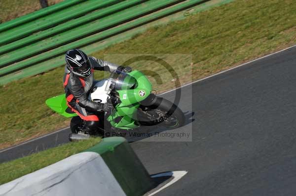 Mallory park Leicestershire;Mallory park photographs;Motorcycle action photographs;event digital images;eventdigitalimages;mallory park;no limits trackday;peter wileman photography;trackday;trackday digital images;trackday photos