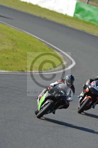 Mallory park Leicestershire;Mallory park photographs;Motorcycle action photographs;event digital images;eventdigitalimages;mallory park;no limits trackday;peter wileman photography;trackday;trackday digital images;trackday photos
