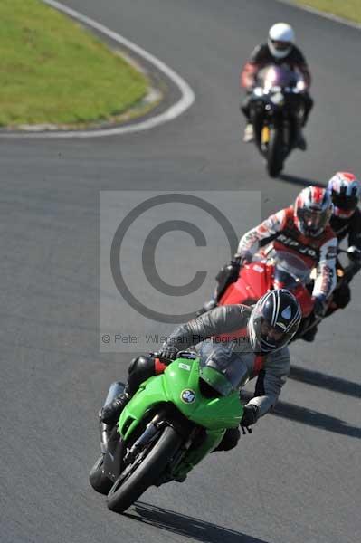 Mallory park Leicestershire;Mallory park photographs;Motorcycle action photographs;event digital images;eventdigitalimages;mallory park;no limits trackday;peter wileman photography;trackday;trackday digital images;trackday photos