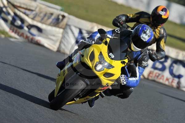 Mallory park Leicestershire;Mallory park photographs;Motorcycle action photographs;event digital images;eventdigitalimages;mallory park;no limits trackday;peter wileman photography;trackday;trackday digital images;trackday photos