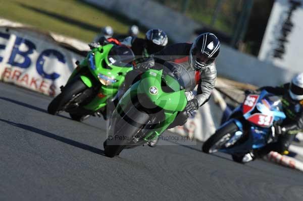 Mallory park Leicestershire;Mallory park photographs;Motorcycle action photographs;event digital images;eventdigitalimages;mallory park;no limits trackday;peter wileman photography;trackday;trackday digital images;trackday photos