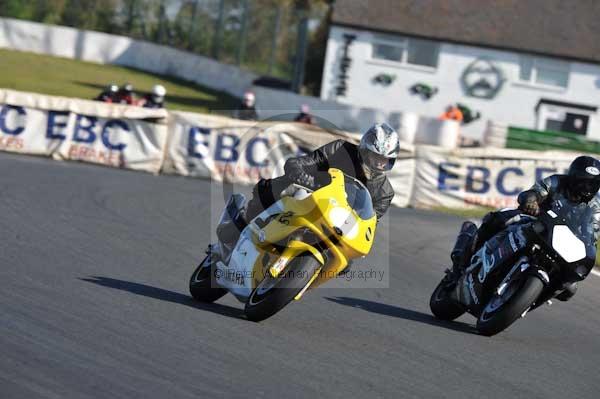 Mallory park Leicestershire;Mallory park photographs;Motorcycle action photographs;event digital images;eventdigitalimages;mallory park;no limits trackday;peter wileman photography;trackday;trackday digital images;trackday photos