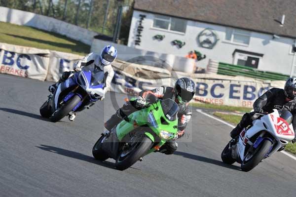 Mallory park Leicestershire;Mallory park photographs;Motorcycle action photographs;event digital images;eventdigitalimages;mallory park;no limits trackday;peter wileman photography;trackday;trackday digital images;trackday photos