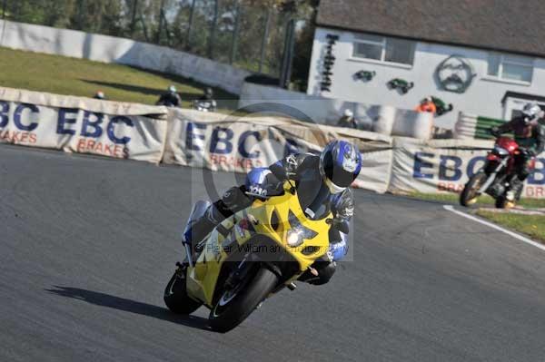 Mallory park Leicestershire;Mallory park photographs;Motorcycle action photographs;event digital images;eventdigitalimages;mallory park;no limits trackday;peter wileman photography;trackday;trackday digital images;trackday photos