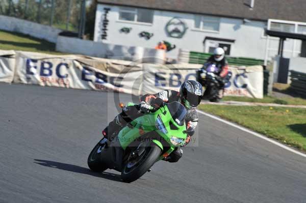 Mallory park Leicestershire;Mallory park photographs;Motorcycle action photographs;event digital images;eventdigitalimages;mallory park;no limits trackday;peter wileman photography;trackday;trackday digital images;trackday photos