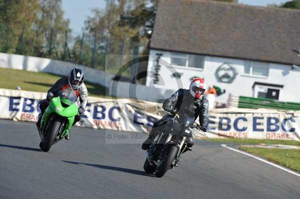Mallory park Leicestershire;Mallory park photographs;Motorcycle action photographs;event digital images;eventdigitalimages;mallory park;no limits trackday;peter wileman photography;trackday;trackday digital images;trackday photos