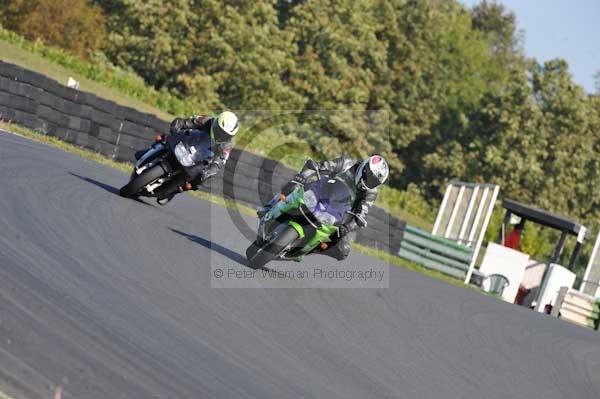 Mallory park Leicestershire;Mallory park photographs;Motorcycle action photographs;event digital images;eventdigitalimages;mallory park;no limits trackday;peter wileman photography;trackday;trackday digital images;trackday photos