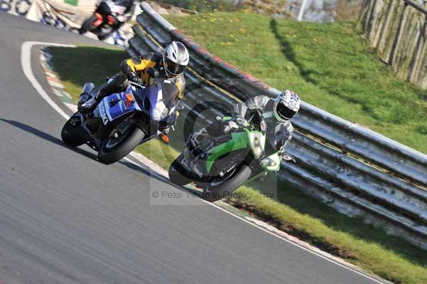 Mallory park Leicestershire;Mallory park photographs;Motorcycle action photographs;event digital images;eventdigitalimages;mallory park;no limits trackday;peter wileman photography;trackday;trackday digital images;trackday photos
