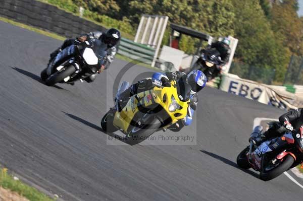 Mallory park Leicestershire;Mallory park photographs;Motorcycle action photographs;event digital images;eventdigitalimages;mallory park;no limits trackday;peter wileman photography;trackday;trackday digital images;trackday photos