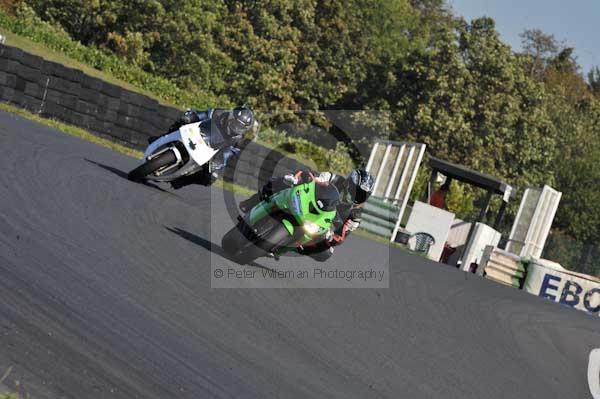 Mallory park Leicestershire;Mallory park photographs;Motorcycle action photographs;event digital images;eventdigitalimages;mallory park;no limits trackday;peter wileman photography;trackday;trackday digital images;trackday photos
