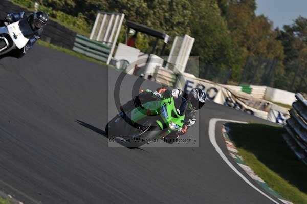 Mallory park Leicestershire;Mallory park photographs;Motorcycle action photographs;event digital images;eventdigitalimages;mallory park;no limits trackday;peter wileman photography;trackday;trackday digital images;trackday photos