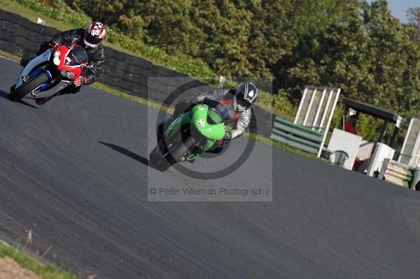 Mallory park Leicestershire;Mallory park photographs;Motorcycle action photographs;event digital images;eventdigitalimages;mallory park;no limits trackday;peter wileman photography;trackday;trackday digital images;trackday photos