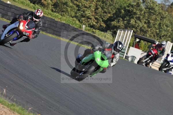 Mallory park Leicestershire;Mallory park photographs;Motorcycle action photographs;event digital images;eventdigitalimages;mallory park;no limits trackday;peter wileman photography;trackday;trackday digital images;trackday photos
