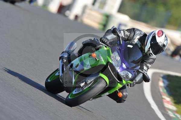 Mallory park Leicestershire;Mallory park photographs;Motorcycle action photographs;event digital images;eventdigitalimages;mallory park;no limits trackday;peter wileman photography;trackday;trackday digital images;trackday photos