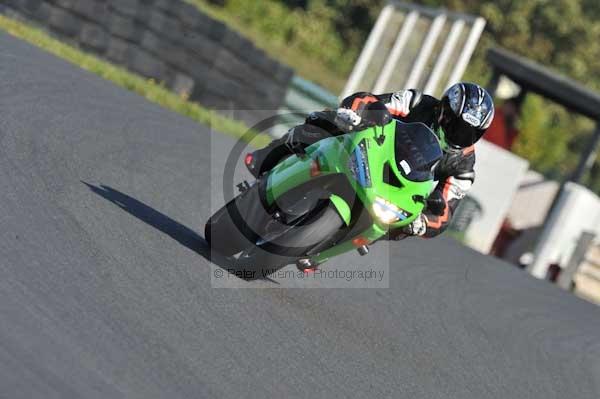 Mallory park Leicestershire;Mallory park photographs;Motorcycle action photographs;event digital images;eventdigitalimages;mallory park;no limits trackday;peter wileman photography;trackday;trackday digital images;trackday photos