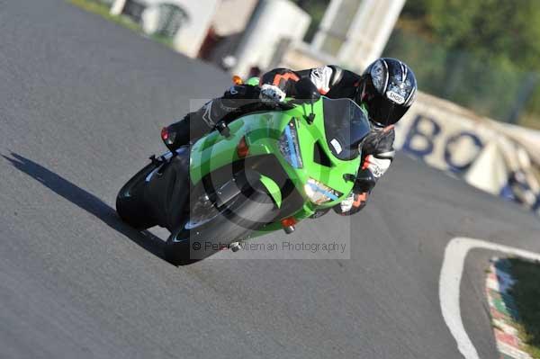 Mallory park Leicestershire;Mallory park photographs;Motorcycle action photographs;event digital images;eventdigitalimages;mallory park;no limits trackday;peter wileman photography;trackday;trackday digital images;trackday photos