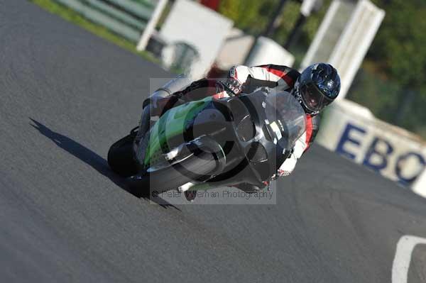 Mallory park Leicestershire;Mallory park photographs;Motorcycle action photographs;event digital images;eventdigitalimages;mallory park;no limits trackday;peter wileman photography;trackday;trackday digital images;trackday photos