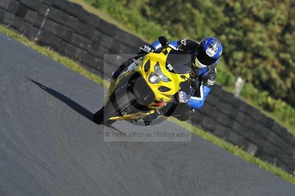 Mallory park Leicestershire;Mallory park photographs;Motorcycle action photographs;event digital images;eventdigitalimages;mallory park;no limits trackday;peter wileman photography;trackday;trackday digital images;trackday photos