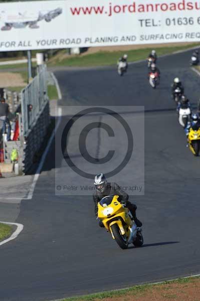 Mallory park Leicestershire;Mallory park photographs;Motorcycle action photographs;event digital images;eventdigitalimages;mallory park;no limits trackday;peter wileman photography;trackday;trackday digital images;trackday photos