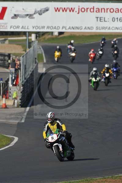 Mallory park Leicestershire;Mallory park photographs;Motorcycle action photographs;event digital images;eventdigitalimages;mallory park;no limits trackday;peter wileman photography;trackday;trackday digital images;trackday photos