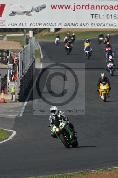 Mallory park Leicestershire;Mallory park photographs;Motorcycle action photographs;event digital images;eventdigitalimages;mallory park;no limits trackday;peter wileman photography;trackday;trackday digital images;trackday photos