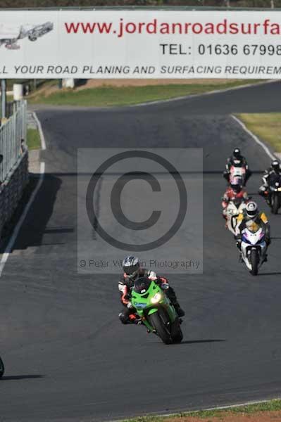 Mallory park Leicestershire;Mallory park photographs;Motorcycle action photographs;event digital images;eventdigitalimages;mallory park;no limits trackday;peter wileman photography;trackday;trackday digital images;trackday photos