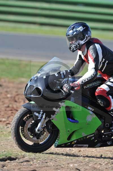 Mallory park Leicestershire;Mallory park photographs;Motorcycle action photographs;event digital images;eventdigitalimages;mallory park;no limits trackday;peter wileman photography;trackday;trackday digital images;trackday photos