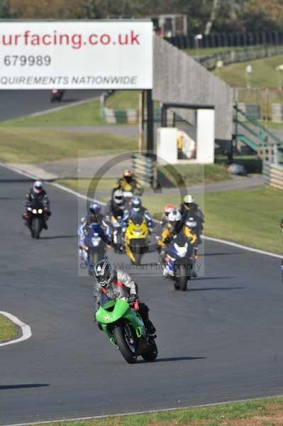 Mallory park Leicestershire;Mallory park photographs;Motorcycle action photographs;event digital images;eventdigitalimages;mallory park;no limits trackday;peter wileman photography;trackday;trackday digital images;trackday photos