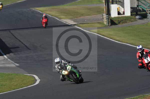 Mallory park Leicestershire;Mallory park photographs;Motorcycle action photographs;event digital images;eventdigitalimages;mallory park;no limits trackday;peter wileman photography;trackday;trackday digital images;trackday photos