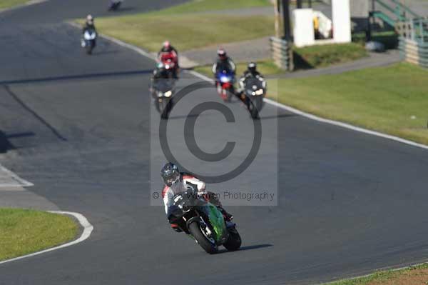 Mallory park Leicestershire;Mallory park photographs;Motorcycle action photographs;event digital images;eventdigitalimages;mallory park;no limits trackday;peter wileman photography;trackday;trackday digital images;trackday photos