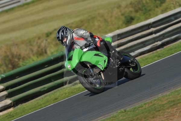 Mallory park Leicestershire;Mallory park photographs;Motorcycle action photographs;event digital images;eventdigitalimages;mallory park;no limits trackday;peter wileman photography;trackday;trackday digital images;trackday photos