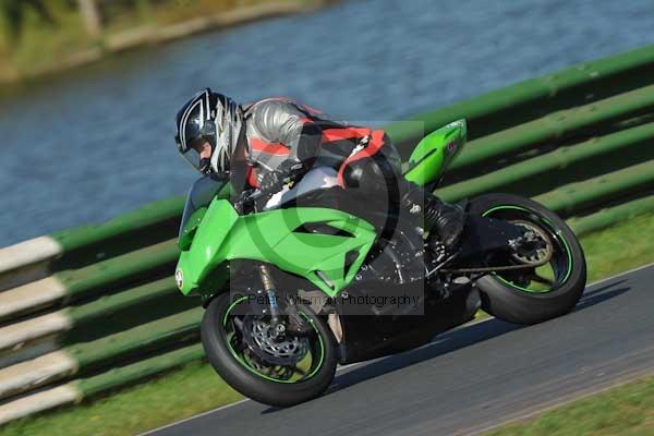 Mallory park Leicestershire;Mallory park photographs;Motorcycle action photographs;event digital images;eventdigitalimages;mallory park;no limits trackday;peter wileman photography;trackday;trackday digital images;trackday photos