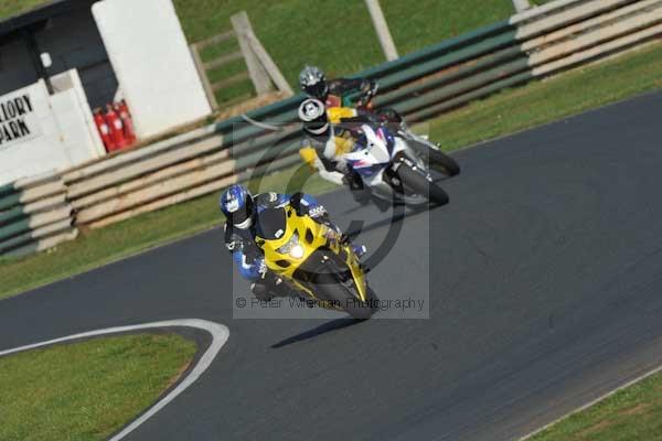 Mallory park Leicestershire;Mallory park photographs;Motorcycle action photographs;event digital images;eventdigitalimages;mallory park;no limits trackday;peter wileman photography;trackday;trackday digital images;trackday photos
