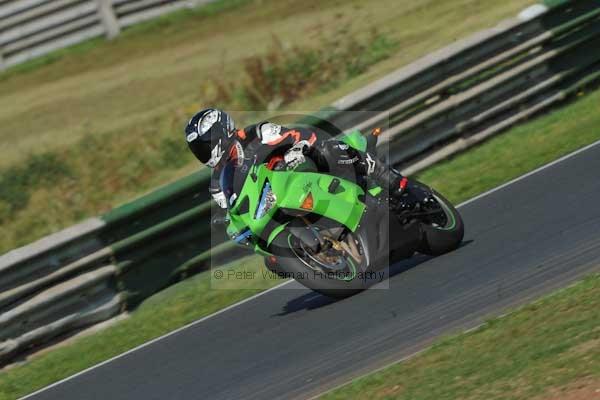 Mallory park Leicestershire;Mallory park photographs;Motorcycle action photographs;event digital images;eventdigitalimages;mallory park;no limits trackday;peter wileman photography;trackday;trackday digital images;trackday photos