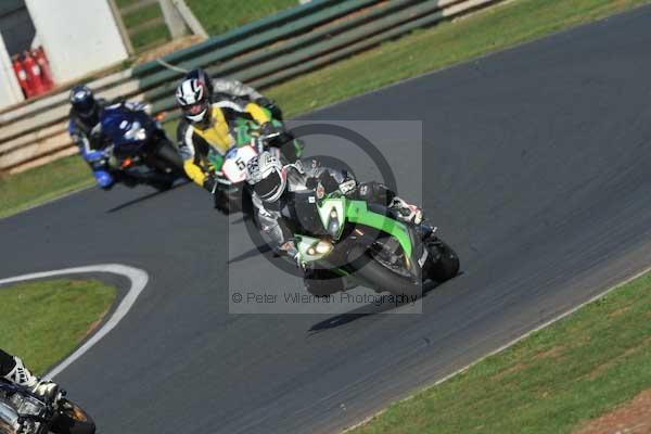 Mallory park Leicestershire;Mallory park photographs;Motorcycle action photographs;event digital images;eventdigitalimages;mallory park;no limits trackday;peter wileman photography;trackday;trackday digital images;trackday photos