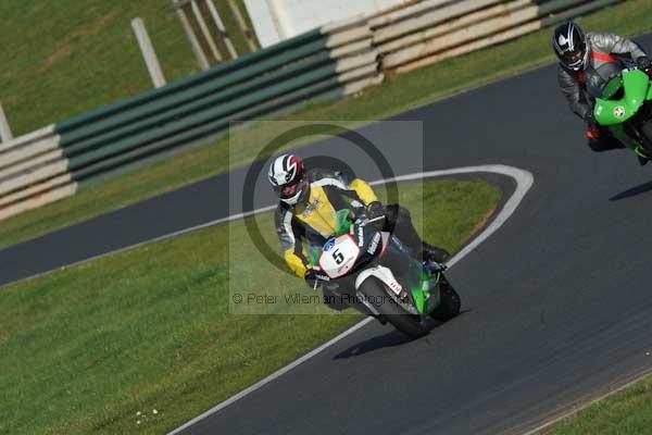 Mallory park Leicestershire;Mallory park photographs;Motorcycle action photographs;event digital images;eventdigitalimages;mallory park;no limits trackday;peter wileman photography;trackday;trackday digital images;trackday photos