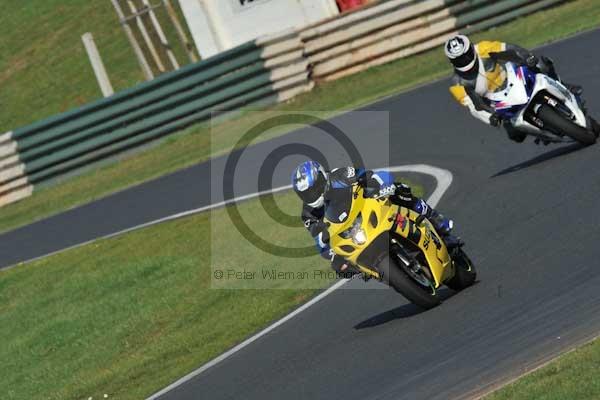 Mallory park Leicestershire;Mallory park photographs;Motorcycle action photographs;event digital images;eventdigitalimages;mallory park;no limits trackday;peter wileman photography;trackday;trackday digital images;trackday photos