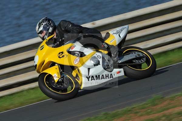 Mallory park Leicestershire;Mallory park photographs;Motorcycle action photographs;event digital images;eventdigitalimages;mallory park;no limits trackday;peter wileman photography;trackday;trackday digital images;trackday photos