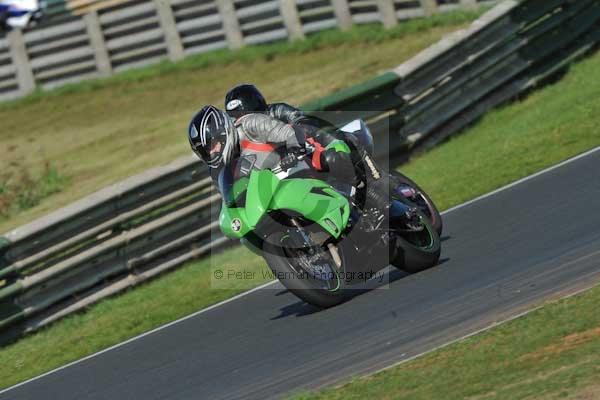 Mallory park Leicestershire;Mallory park photographs;Motorcycle action photographs;event digital images;eventdigitalimages;mallory park;no limits trackday;peter wileman photography;trackday;trackday digital images;trackday photos