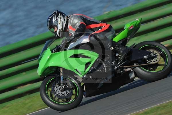 Mallory park Leicestershire;Mallory park photographs;Motorcycle action photographs;event digital images;eventdigitalimages;mallory park;no limits trackday;peter wileman photography;trackday;trackday digital images;trackday photos